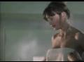 Pamela Susan gros seins se met dans un bain a bulle tres coquin 